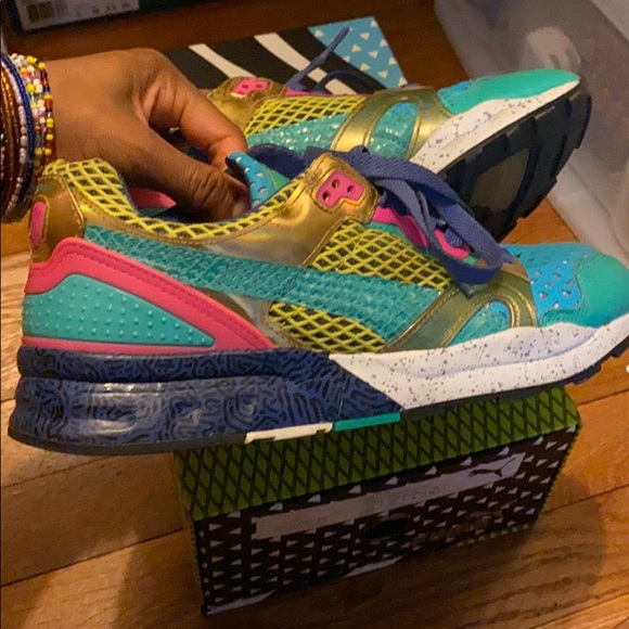 Solange x Trinomic XT2 PLUS Triangles - Picture 3 of 7